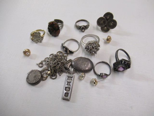 COLLECTION OF SILVER JEWELLERY Image