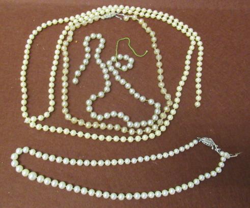 QUANTITY OF PEARLS Image