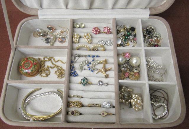 JEWELLERY BOX AND CONTENTS Image