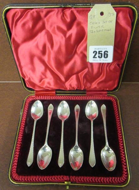 CASED SET OF SILVER TEASPOONS Image