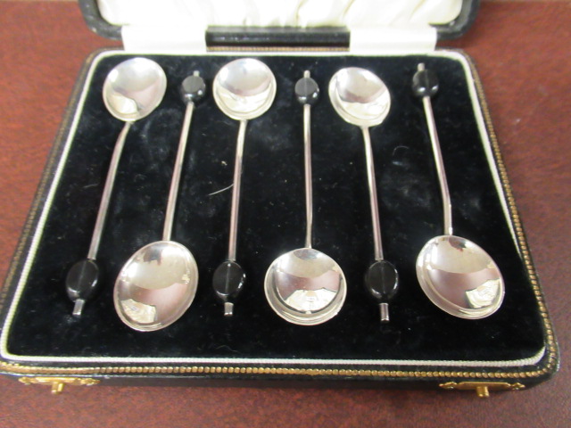 CASED SET OF SILVER COFFEE BEAN SPOONS Image