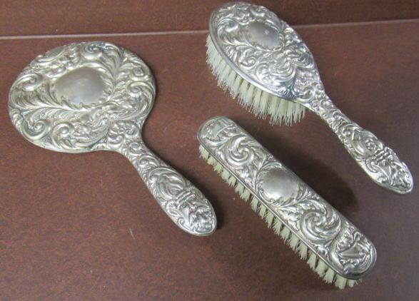 SILVER DRESSING TABLE SET Image