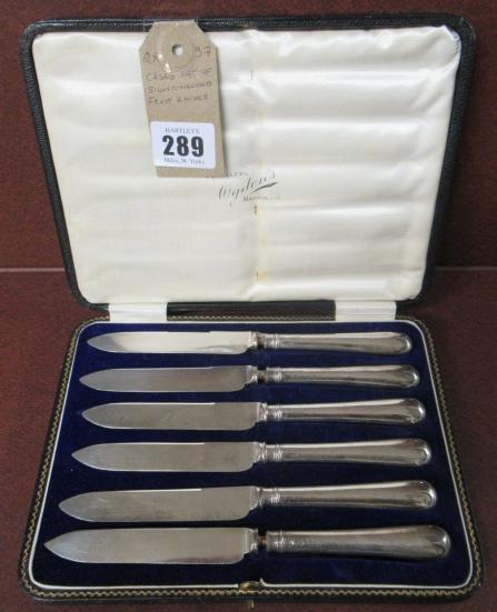 CASED SET OF SILVER HANDLED FRUIT KNIVES Image