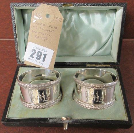CASED PAIR OF SILVER NAPKIN RINGS Image