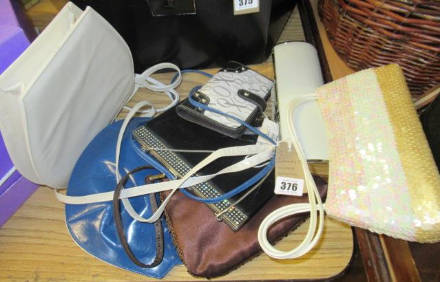 QUANTITY OF VINTAGE EVENING BAGS Image