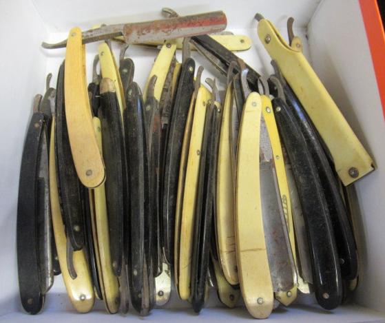 BOX OF CUT THROAT RAZORS Image