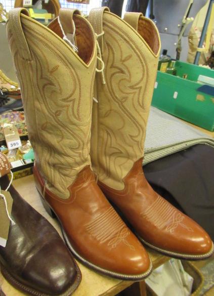 PAIR OF COWBOY BOOTS SIZE 8 Image