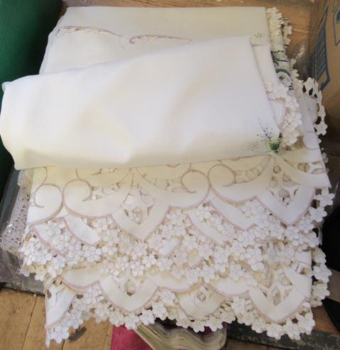 EMBROIDERED TABLE CLOTH Image