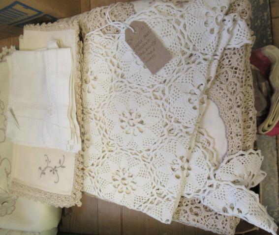 LARGE PART CROCHETED TABLE CLOTH AND TABLE MATS Image