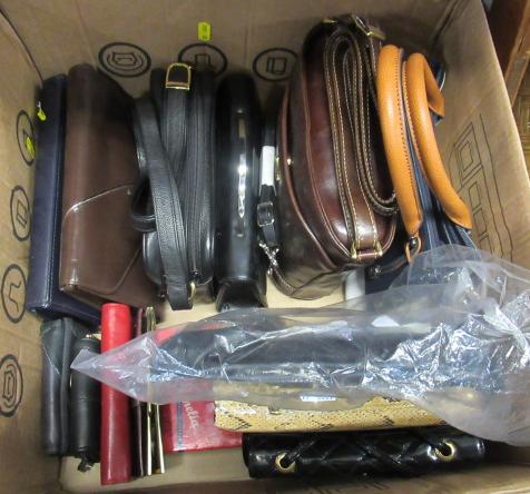 BOX OF HANDBAGS AND PURSES Image