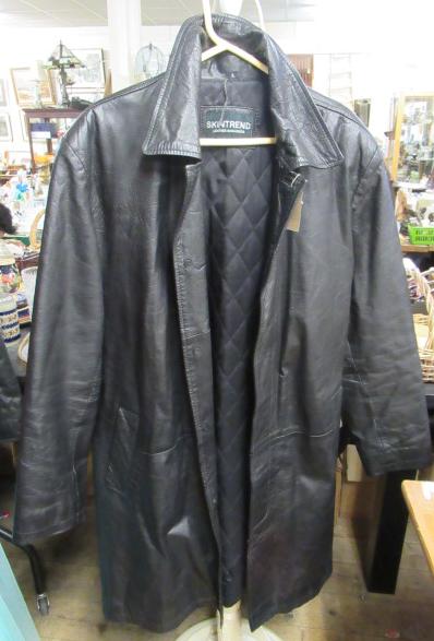 LONG BLACK LEATHER JACKET Image