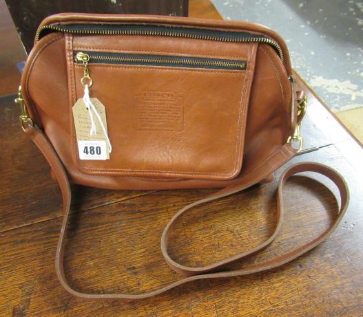 BROWN LEATHER COACH SHOLDER BAG D40-9903 Image
