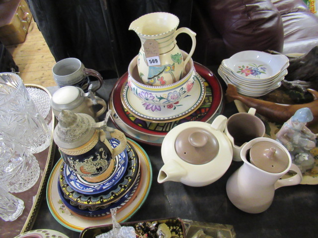 QUANTTIY OF POTTERY Image