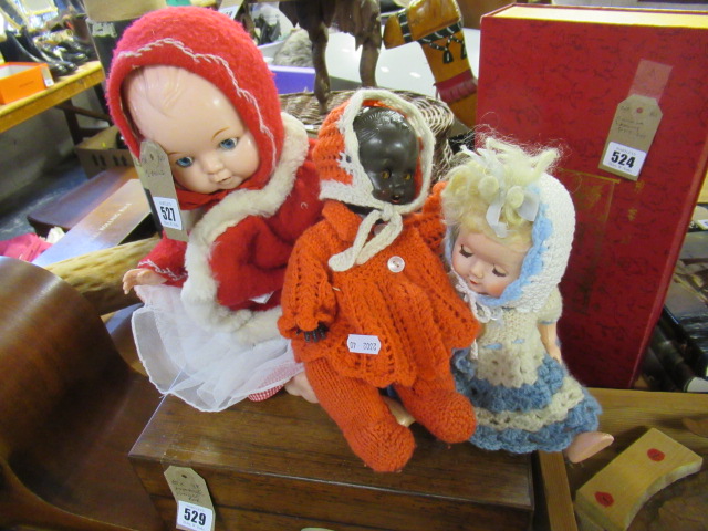 THREE DOLLS Image