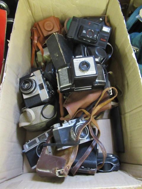 BOX OF MISCELLANEOUS CAMERAS Image