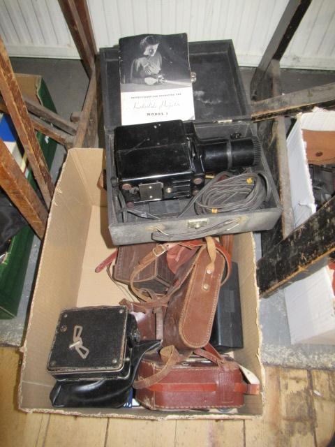 BOX OF VINTAGE CINE AND OTHER CAMERAS Image