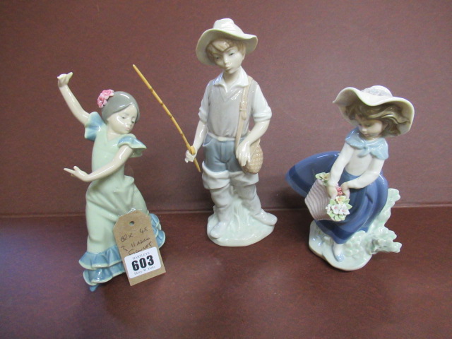 THREE LLADRO FIGURES Image
