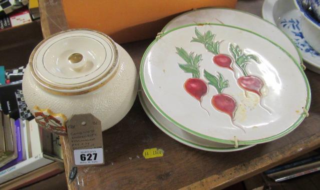 CAMBRIDGE UNIVERSITY MARMALADE POT AND FOUR DECORATIVE VEGETABLE PLATES Image