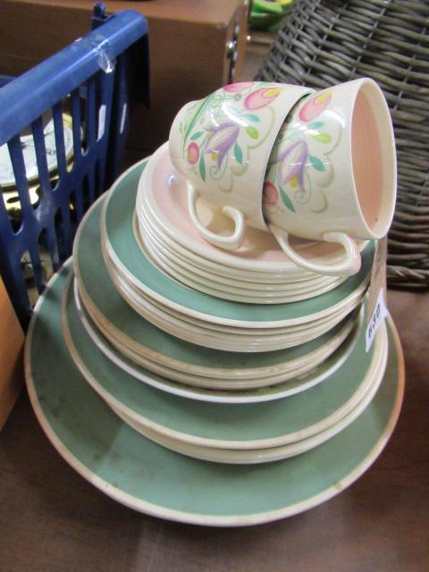 COLLECTION OF SUSIE COOPER DINNERWARE Image
