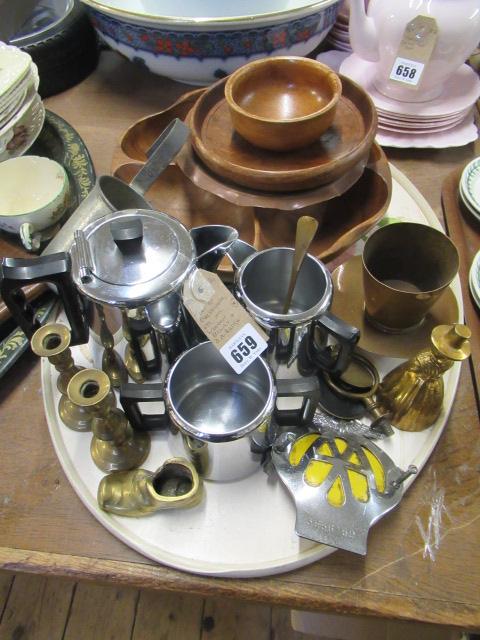 TRAY OF BRASS INCLUDING WOODEN BOWLS AND AN  AA BADGE Image