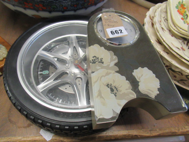 TWO CLOCKS Image