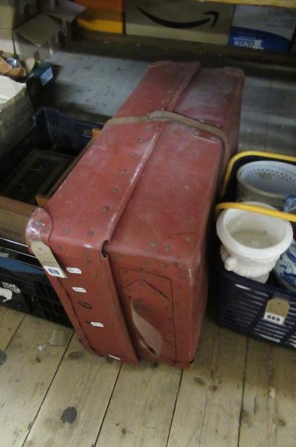 VINTAGE SUITCASE Image