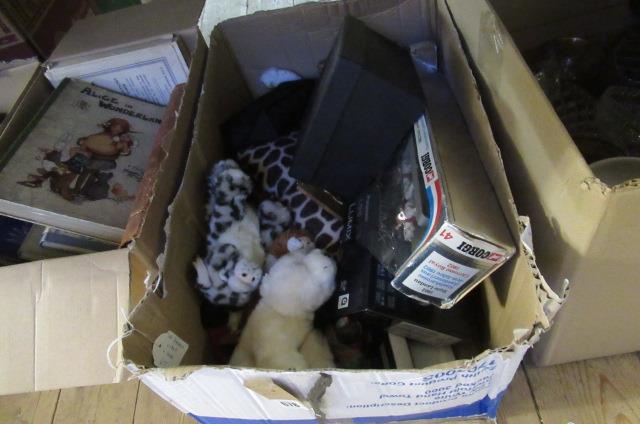 BOX OF MISCELLANEOUS ITEMS Image