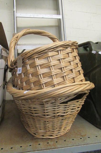 WICKER LAUNDRY BASKET AND PICNIC BASKET Image