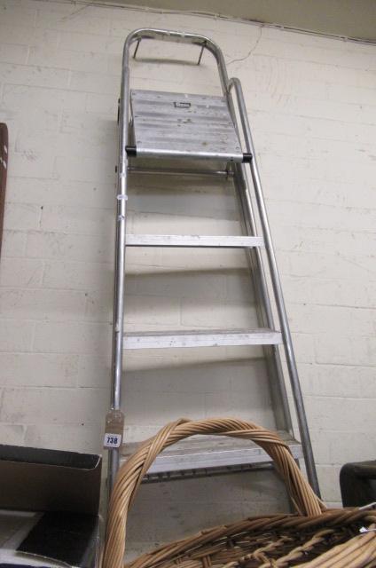 ALUMINIUM STEP LADDERS Image