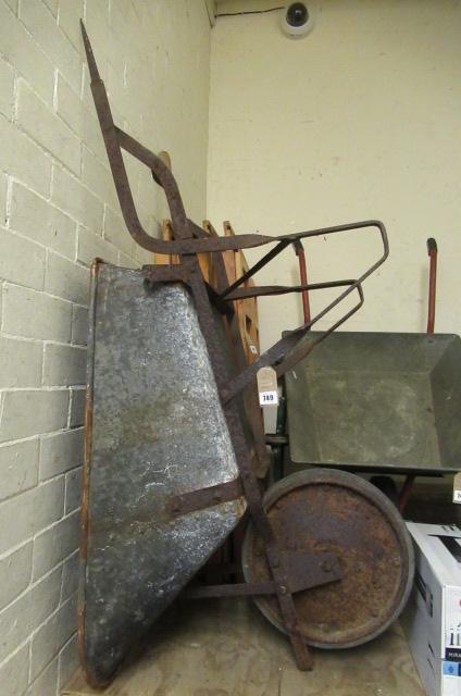 WHEELBARROW Image