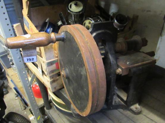 HAND CRANKED CUTTING TOOL Image