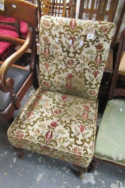 UPHOLSTERED BEDROOM CHAIR Image
