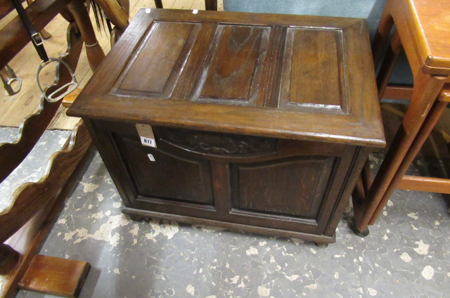 SMALL LIDDED CHEST Image