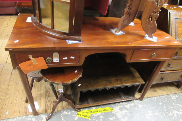 MAHOGANY DRESSING TABLE Image