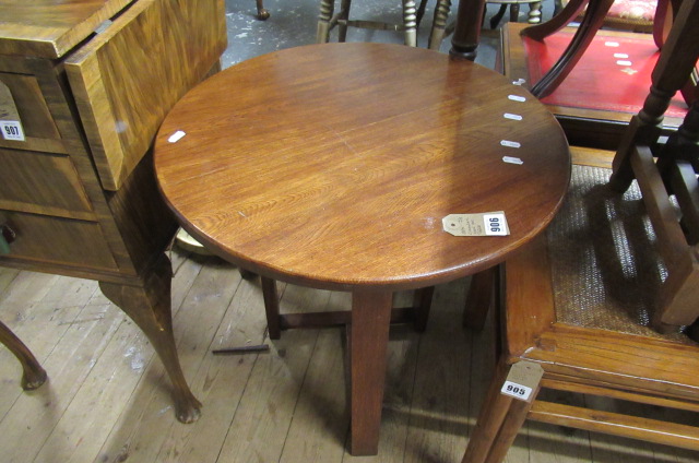 CIRCULAR OAK OCCASIONAL TABLE Image