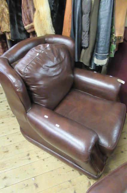 THOMAS LLOYD WING BACK CHAIR Image