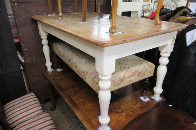 PINE KITCHEN TABLE Image