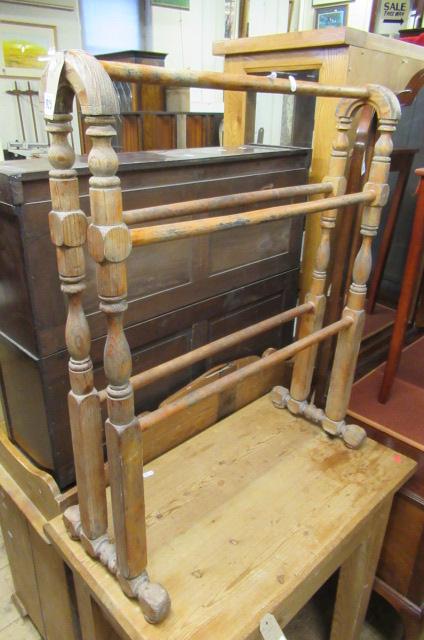 TOWEL RAIL Image