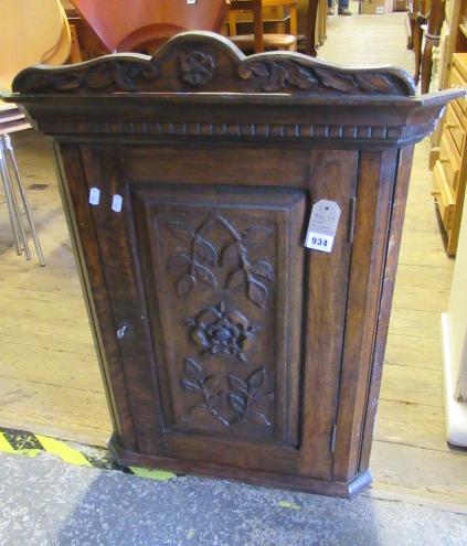 OAK CORNER CUPBOARD Image