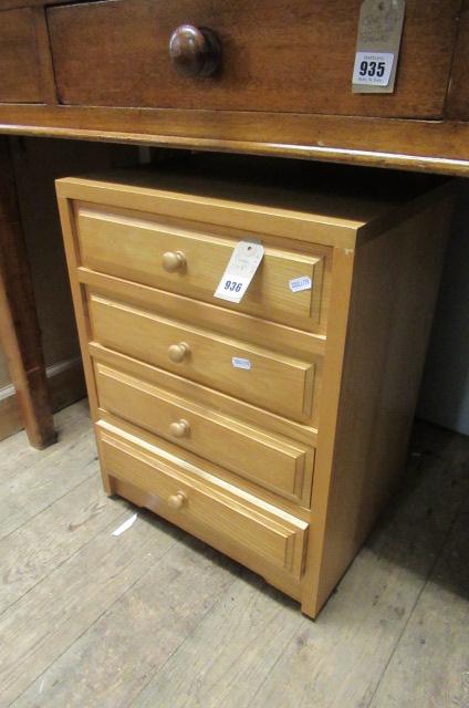 SMALL CHEST OF DRAWERS Image