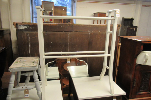 PAINTED TOWEL RAIL Image