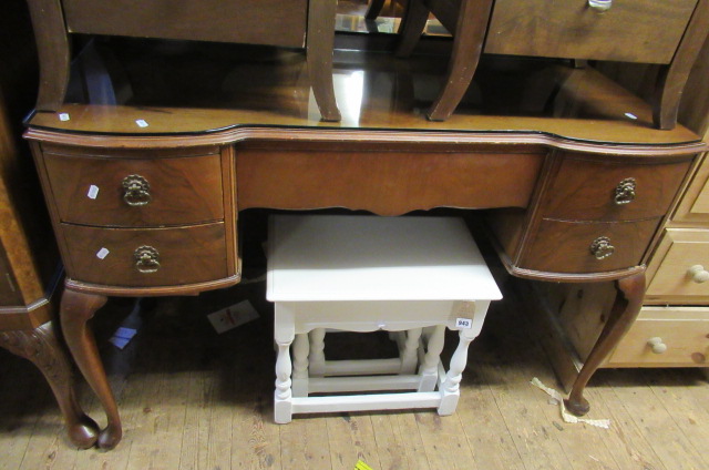 DRESSING TABLE WITH MIRROR Image