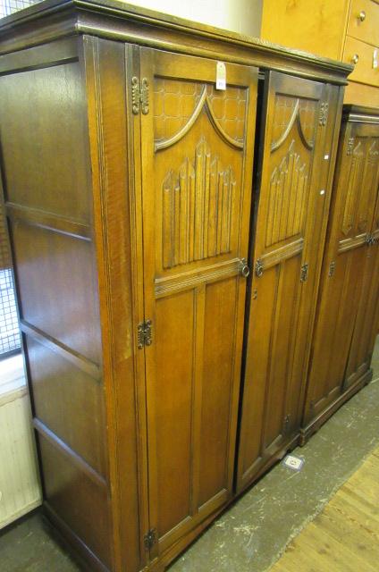 WARDROBE WITH CARVED DOORS Image