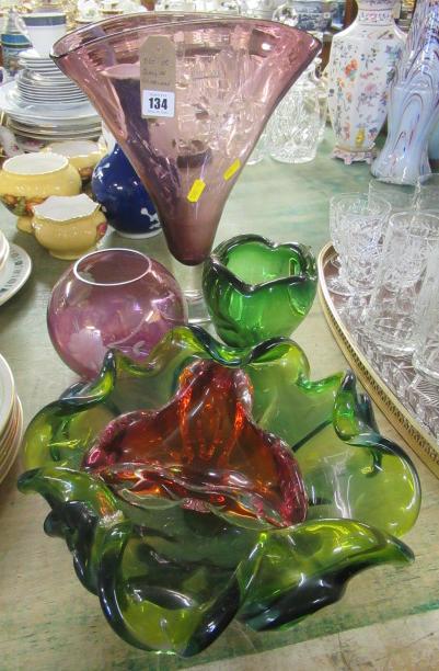 QUANTITY OF GLASS Image