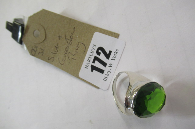 SILVER AND GREEN STONE RING Image