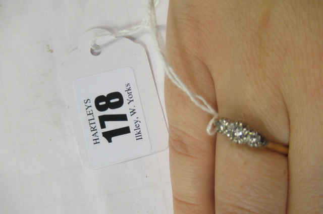 18CT GOLD THREE STONE DIAMOND RING Image