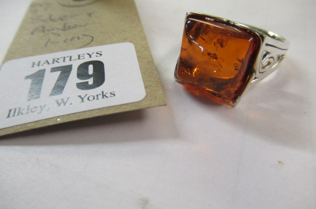 SILVER AND AMBER RING Image