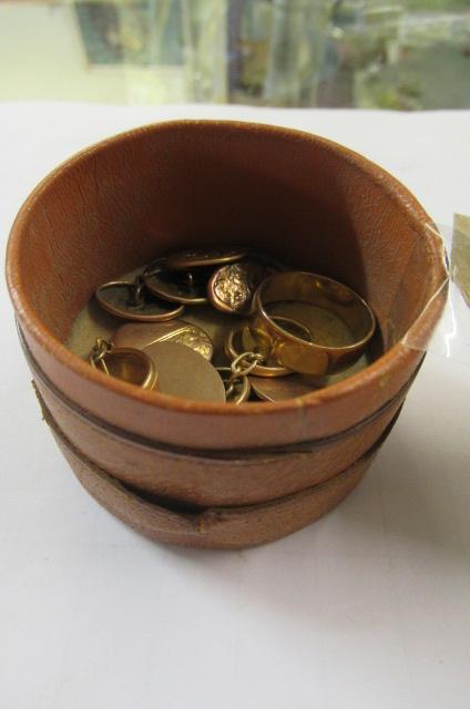 QUANTITY OF 9CT GOLD JEWELLERY Image