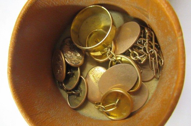 QUANTITY OF 9CT GOLD JEWELLERY Image