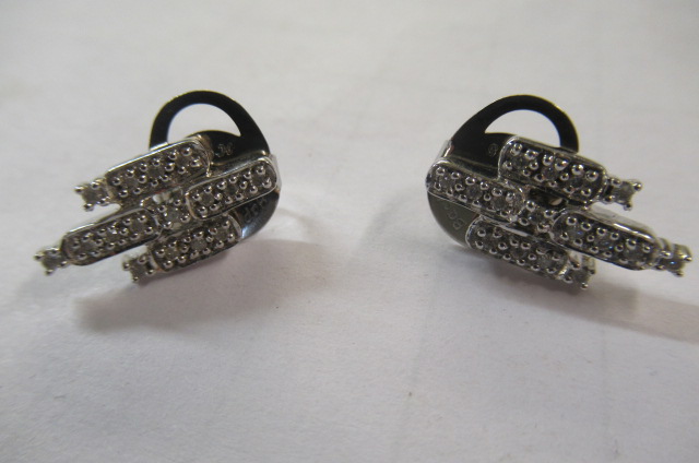 PAIR OF 9CT WHITE GOLD EARRINGS (4G GROSS NOT INCLUDING SILVER BUTTERFLIES) Image